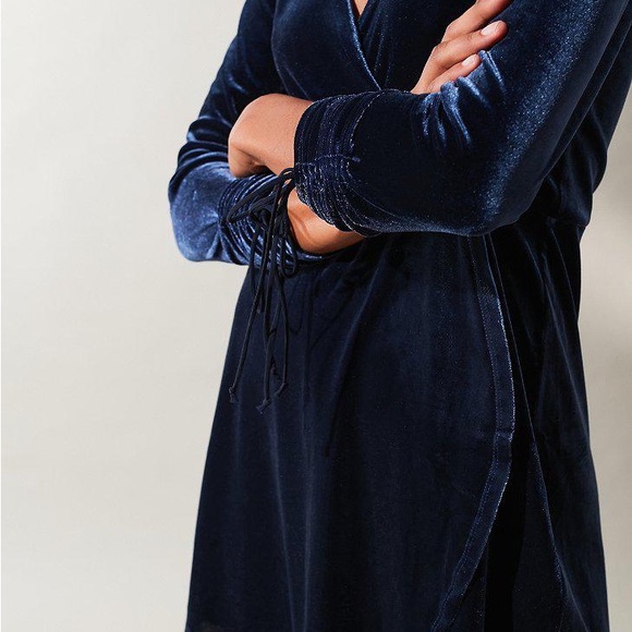 Urban Outfitters - Blue Velvet Romper XS - Picture 4 of 4